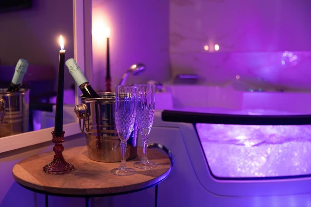 Vibe Red Rose Apartment Rom